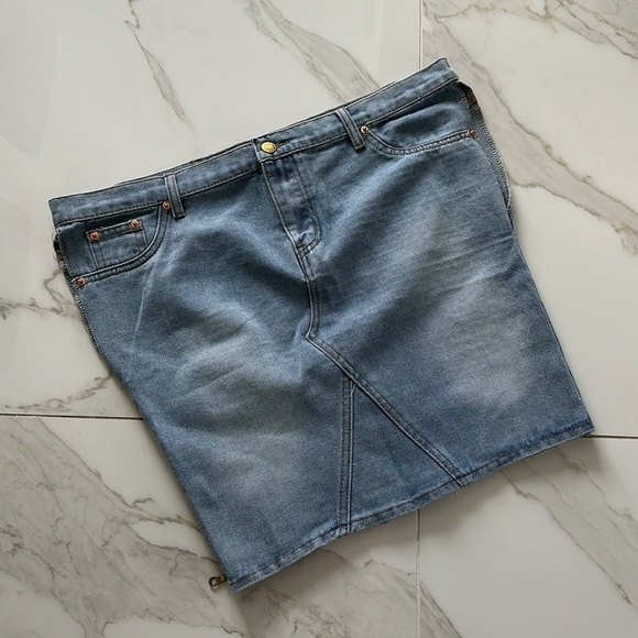 DENIM TOP NWOT Size Medium - Picture 2 of 7